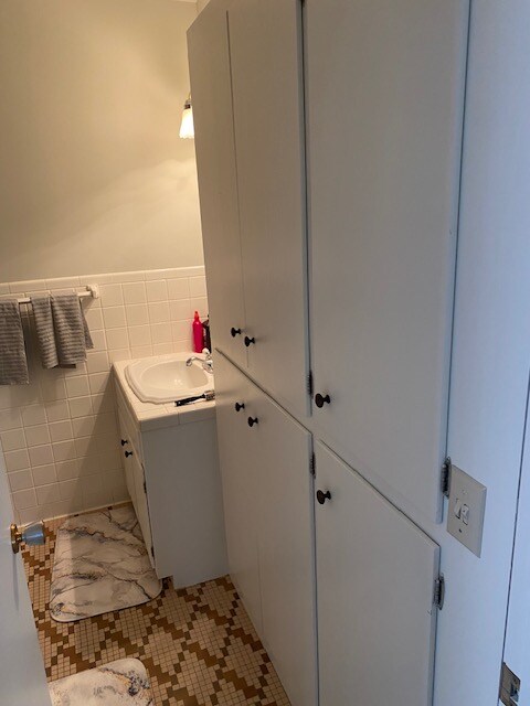 Building Photo - 7000 Sandell Ave