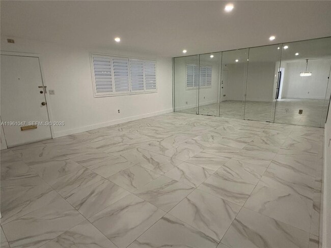 Building Photo - 11960 NE 19th Dr