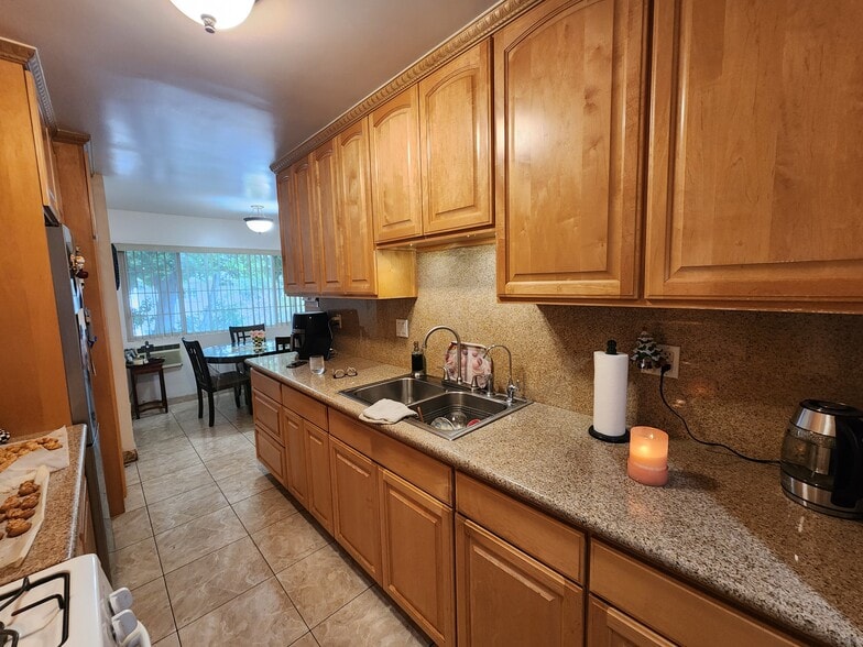 Building Photo - 6904 Radford Ave