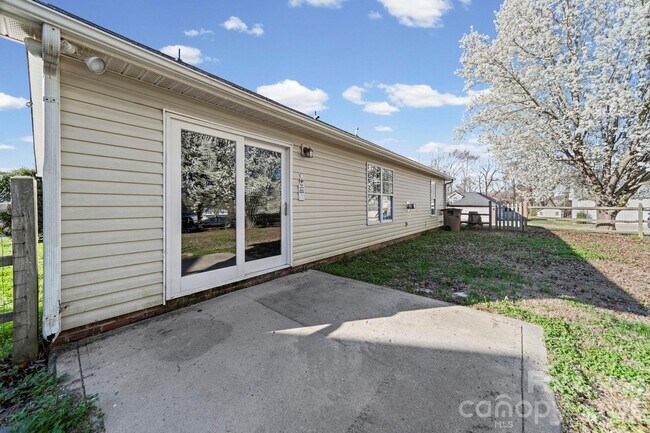 Building Photo - 2300 Genesis Dr