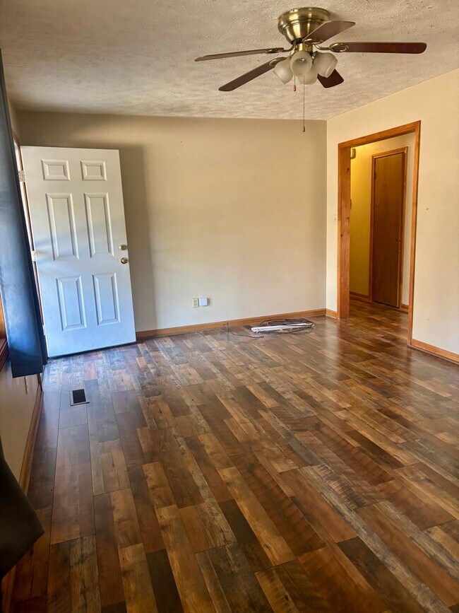 Building Photo - Deposit Special !