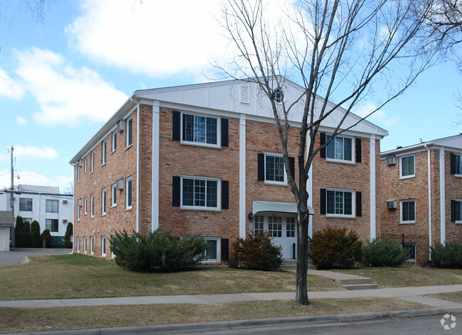 Building Photo - 2516 Grand Ave S