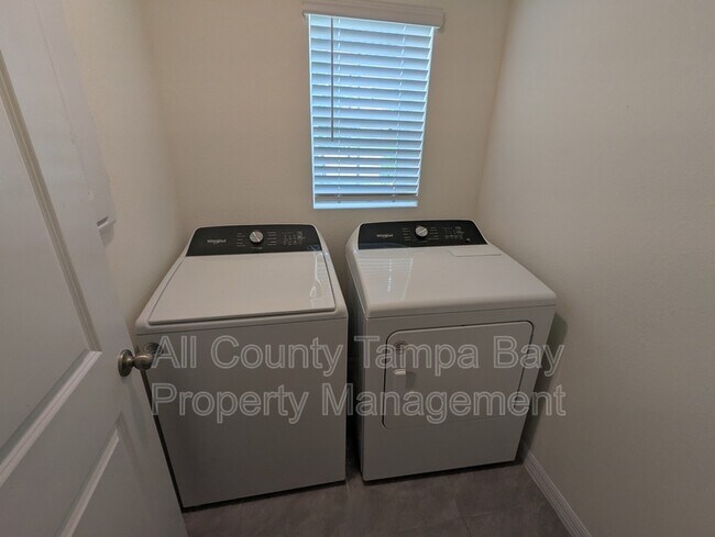 Building Photo - 16549 Mosaic Oar Dr