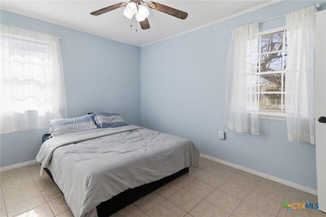 Building Photo - 1403 Little St