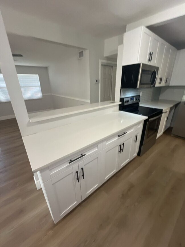 Building Photo - 6511 Seminole Dr