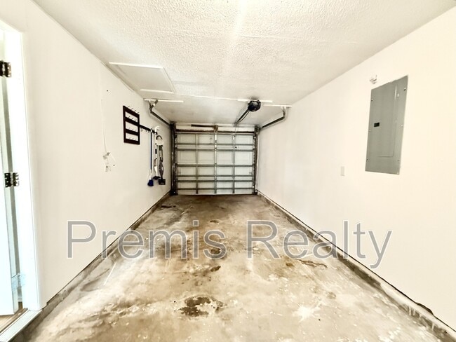 Building Photo - 206 Lexington St