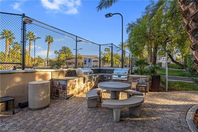 Building Photo - 2050 W Warm Springs Rd