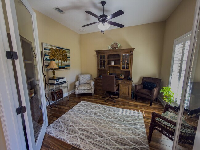 Building Photo - 2512 Cove Rd