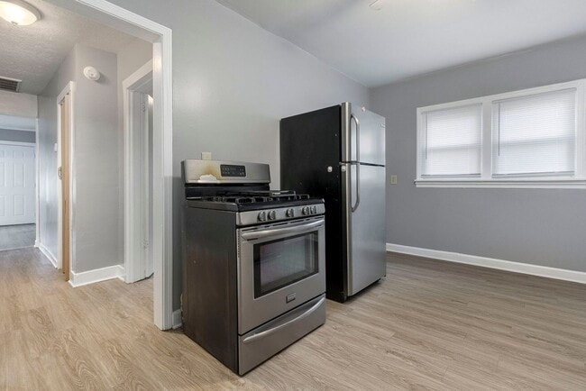 Building Photo - 4060 La Salle Ave