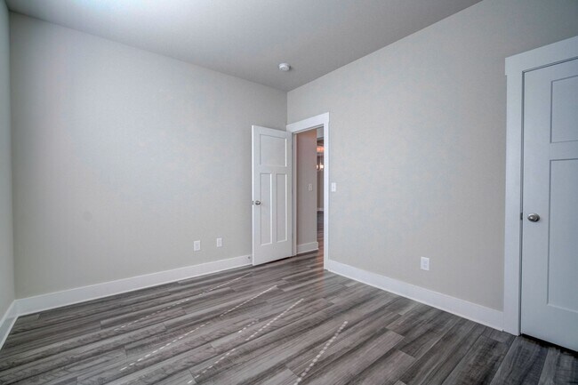 Building Photo - Gorgeous 4 BR, 3BA, Home with Loft, and 2 ...