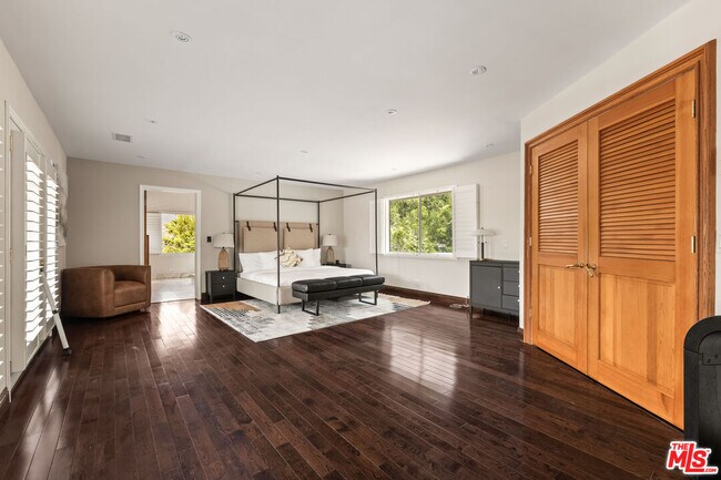 Building Photo - 3200 Oakley Dr