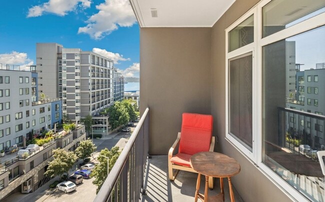 Building Photo - Chic 1-Bedroom Condo with Stunning City & ...