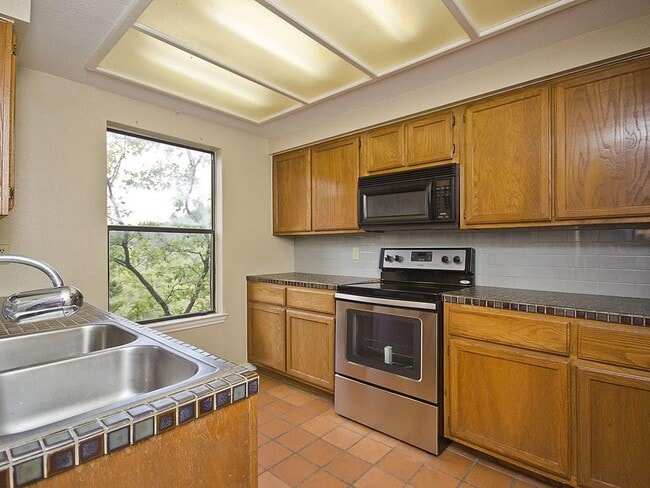 Building Photo - 8200 Neely Dr