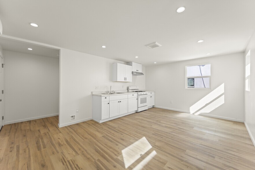 Building Photo - 923 1/2 N Avenue 50