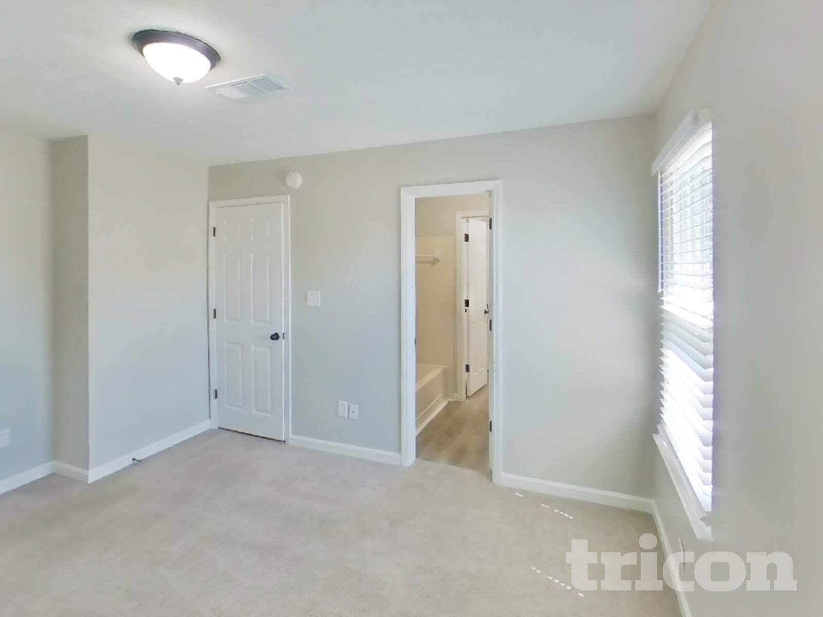Building Photo - 2701 Riverbend Dr