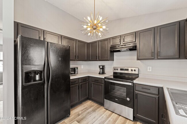 Building Photo - 300 Gus Ct