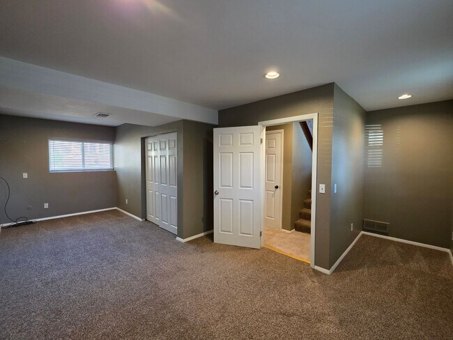Building Photo - 3 Bedroom 2 Bathroom House With Huge Backy...