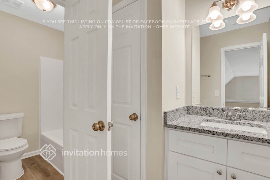 Building Photo - 765 Reeves Lake Dr SW