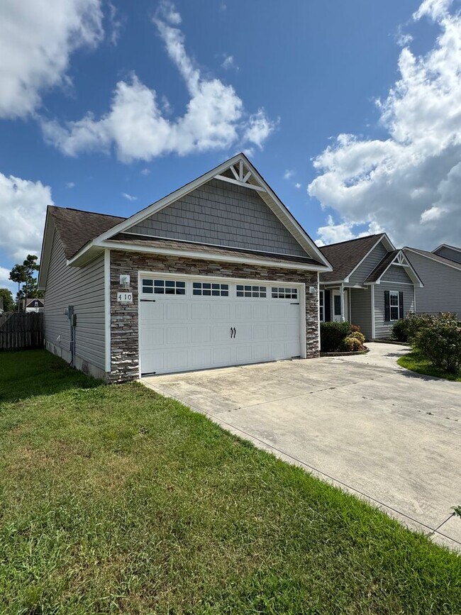 Building Photo - Sensational in Sagewood!