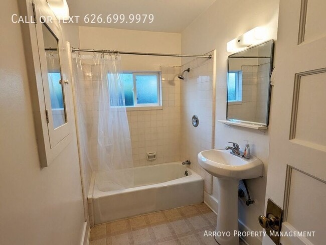 Building Photo - 1755 Paloma St