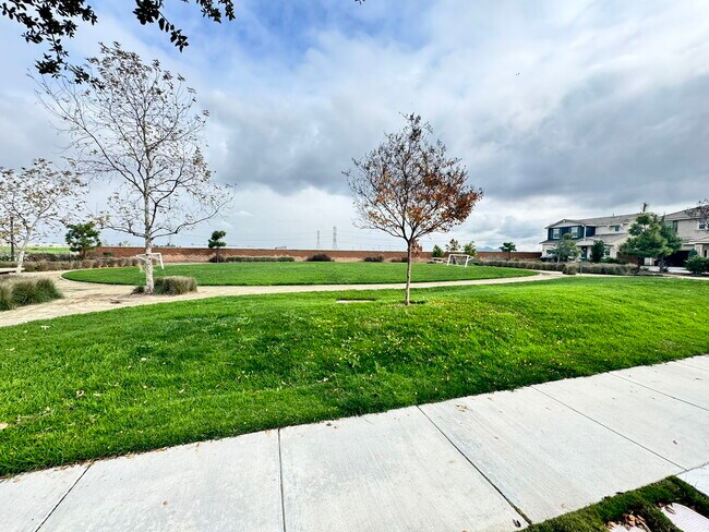 Building Photo - 3274 E Denali Dr