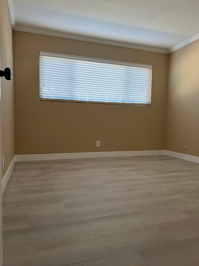 Guest Bedroom I - 1515 Oak St