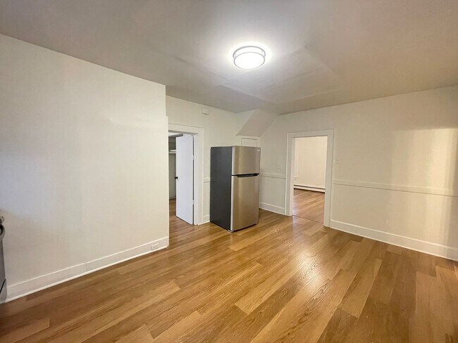 Building Photo - 33 Malvern St