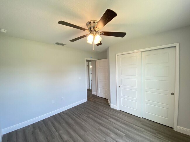 Building Photo - Custom Home - Desirable SE Ocala Neighborhood 3/2/2 **Wont Last**
