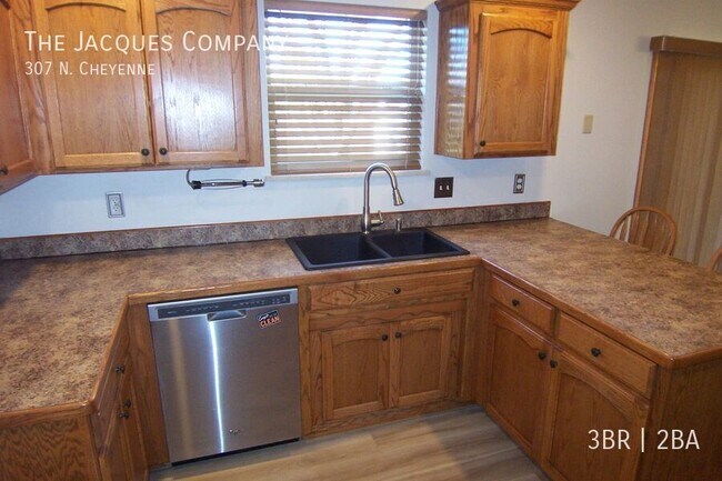 Building Photo - 307 N. Cheyenne-