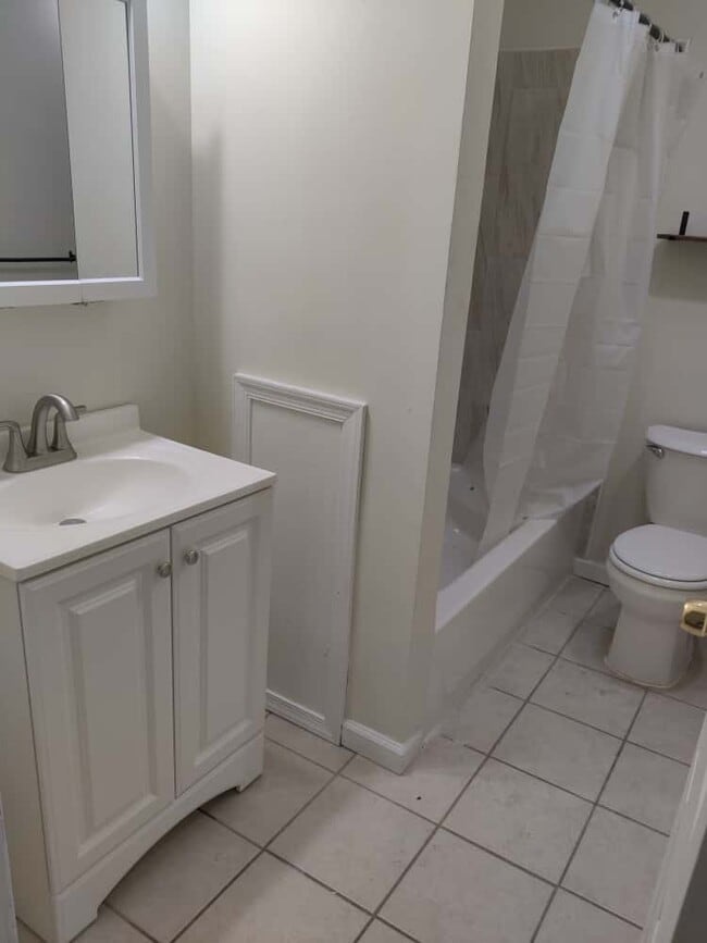 Building Photo - 6133 Elmwood Ave