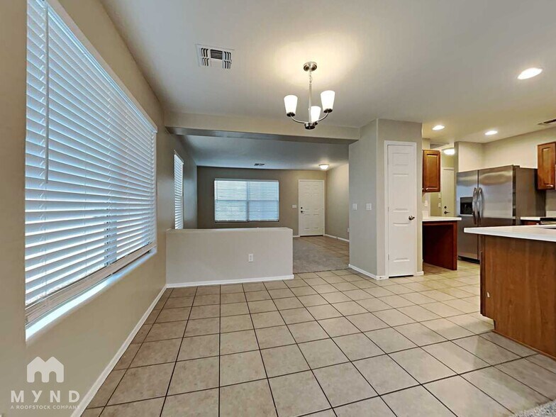 Building Photo - 3420 W St Anne Ave