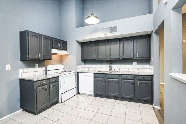 Building Photo - 24214 Wild Horses Ln
