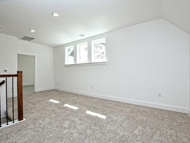 Building Photo - 402 Zennia St