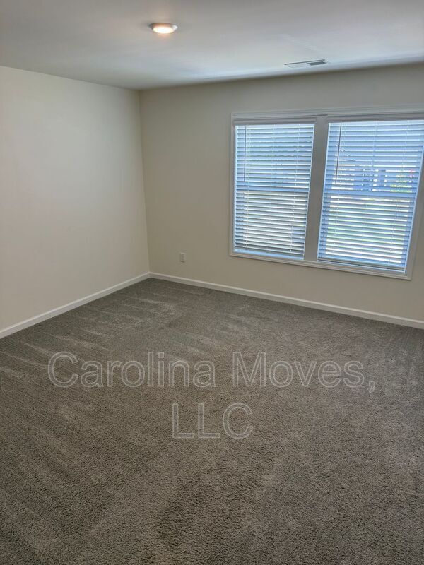 Building Photo - 903A Gibbons Street