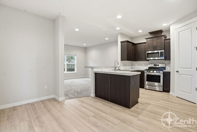 Building Photo - 18212 NE 47th Ave