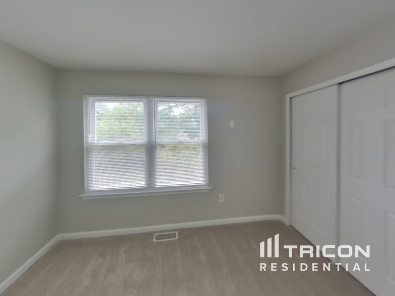 Building Photo - 1568 Hummingbird Ct