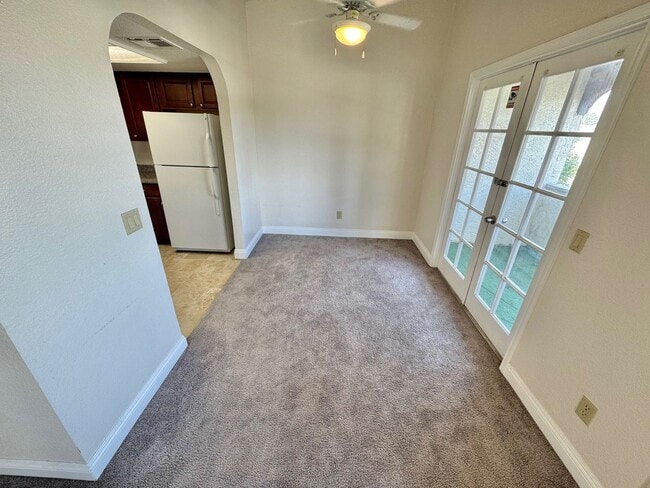 Building Photo - ADORABLE SECOND STORY 2 BEDROOMS 2 FULL BA...