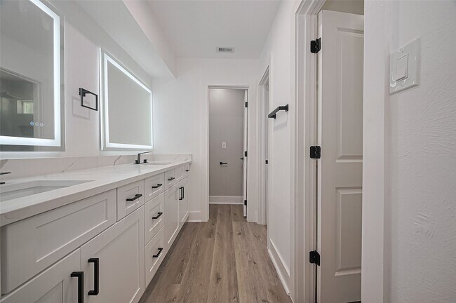 Building Photo - 3 Roserush Ct