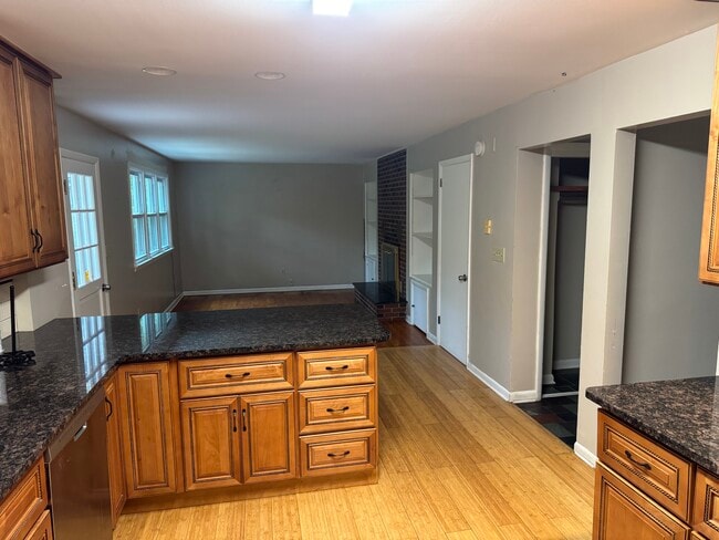 Building Photo - 5160 Snowdrift Rd