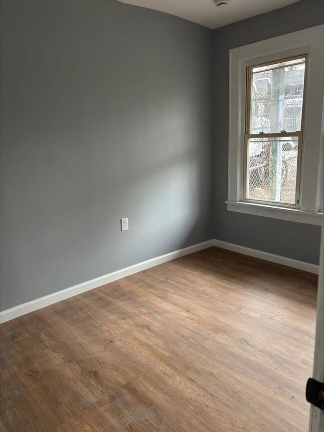 Building Photo - 33 Butler St