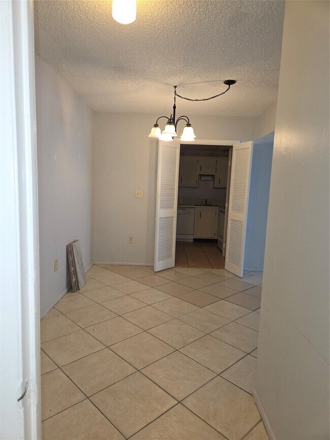 Building Photo - 4158 Inverrary Dr