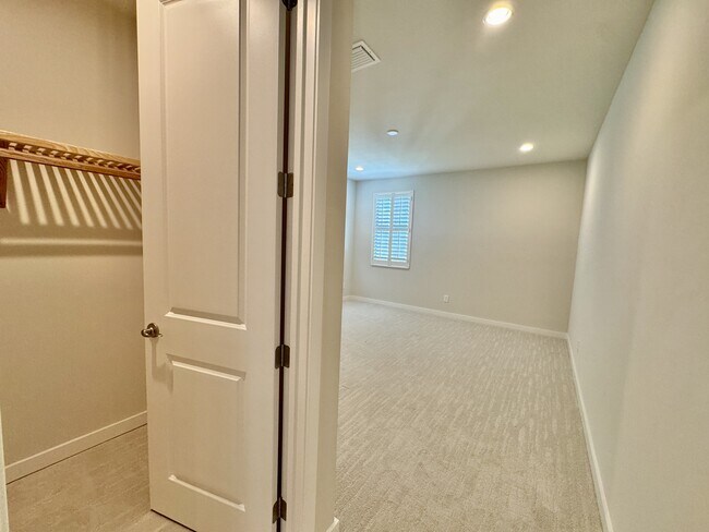 Building Photo - 14716 Kingfisher Lp