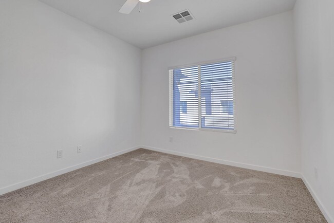 Building Photo - Stunning 3 Bedroom Condo in Summerlin!