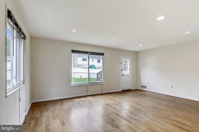 Building Photo - 4503 Traymore St