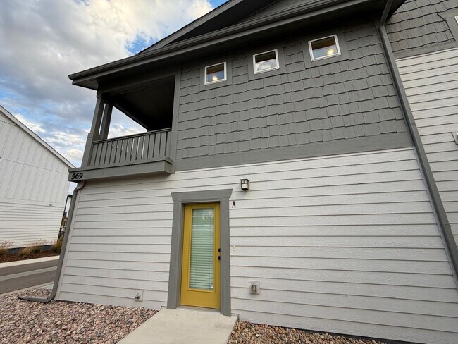 Building Photo - 569 Vicot Wy