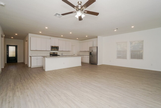 Building Photo - 15115 Nettleton Ml