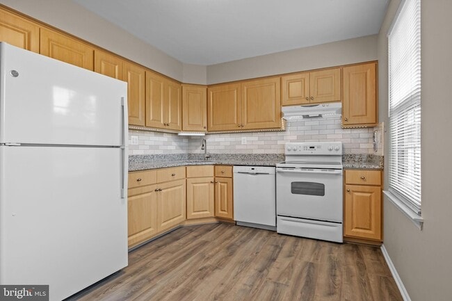 Building Photo - 560B Thrush Ct