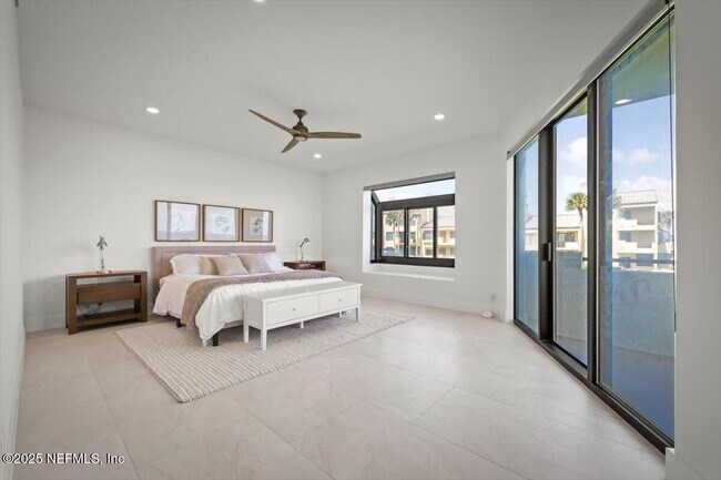 Building Photo - 739 Spinnakers Reach Dr