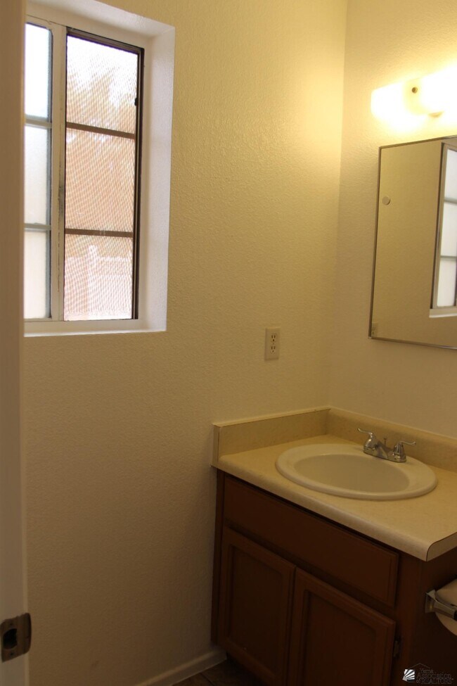 Building Photo - 2090 S 44th Dr
