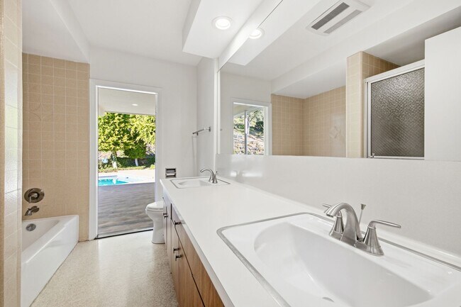 Building Photo - Alto Cedro Estate Lease